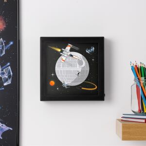 Oprawiona lampka nocna Star Wars Death Star na półce - Lampa dekoracyjna