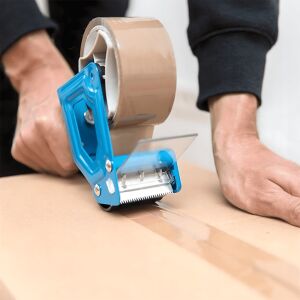 Používanie hnedého dávkovača baliacej pásky na utesnenie kartónovej škatule - Kancelárske doplnky