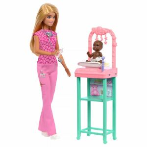 Barbie Păpușa Pediatru cu Pacient Bebelus și Masă de Examinare - Barbie Baba