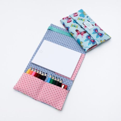 Trusa de creioane Tiny Magic cu design cu fluturi, blocnotes și creioane colorate pentru copii