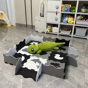 Saltea de joacă din puzzle din spumă alb-negru cu forme de animale, perfectă pentru bebeluși și copii mici - Malatec