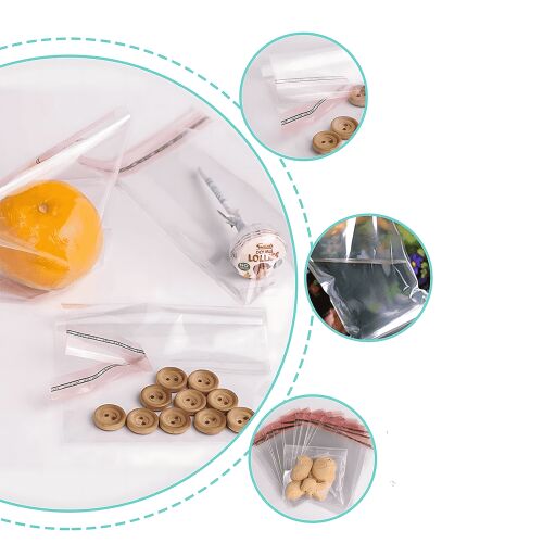 Koláž celofánových vreciek používaných na potraviny, gombíky a malé predmety