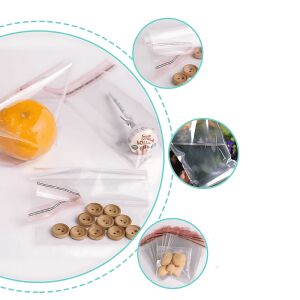 Колаж от целофанови торбички, използвани за храна, копчета и малки предмети - Домакински чанти и торбички