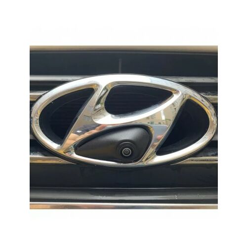 Cameră frontală dedicată Hyundai instalată într-o grilă de mașină