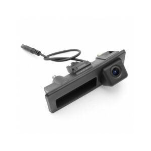 A Camera marsarier HD, unghi 170 grade cu StarLight Night Vision pentru RCD330 cu MIB pentru Volkswagen - V903 tolatókamera, amelyen látható a kamera lencséje és a fogantyú - Tolatókamera