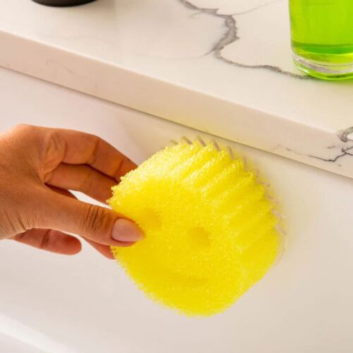 Scrub Daddy Original sárga szivacs használat közben, felület tisztítása - Mosogatószivacs