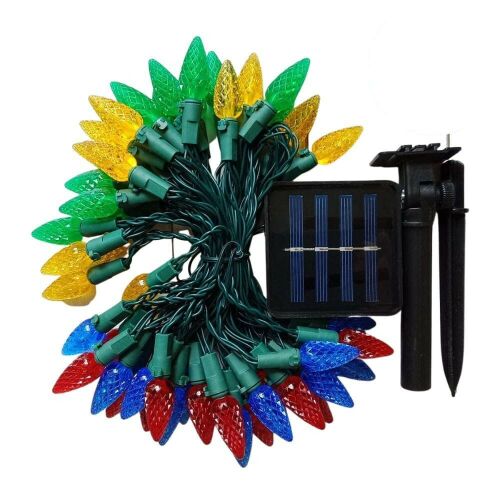 Solárne vianočné svetlá s 50 farebnými LED žiarovkami v tvare šišky, zobrazujúce solárny panel a svetlá