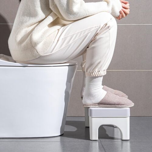 KipHome WC-szék használat közben, elősegíti az egészséges testtartást és enyhíti a székrekedést