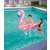 Bestway aufblasbarer Flamingo Pool Float in einem Schwimmbad, Frau und Kind benutzen ihn