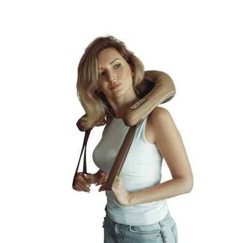 Masażer do szyi i ramion ZENET ZET-759 w użyciu