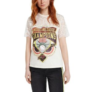 Desigual Champions krémszínű csipkés női póló, viselve - Desigual