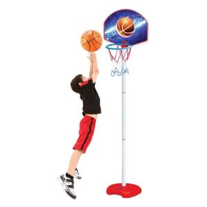 Dieťa skáče, aby hodilo basketbalovú loptu do basketbalového koša s výškou 1,55m so stojanom - Basketbal