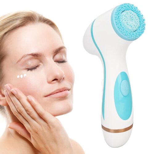 Kobieta używająca niebieskiej i białej szczoteczki do czyszczenia twarzy z silikonu z 3 wymiennymi głowicami, 4 prędkościami i 2 trybami