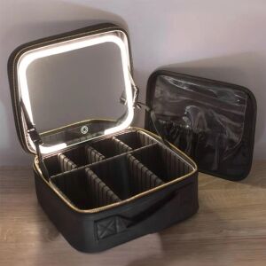 Fekete sminktáska LED tükörrel nyitva, rekeszekkel és kivehető elválasztókkal - Kozmetikai bőrönd