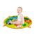 Baba ül a Winfun Jungle Pals aktivitás játszószőnyegen
