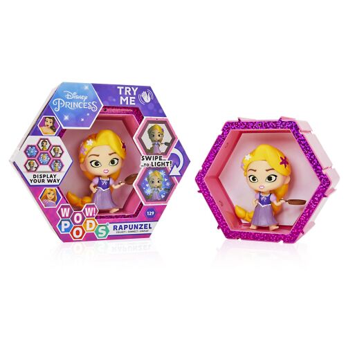 WOW! PODS Disney hercegnő Rapunzel világító kiállító, Rapunzellal ikonikus lila ruhájában, serpenyőt tartva. A kiállító hatszögletű és rózsaszín csillogó felülettel rendelkezik. - Mercaton