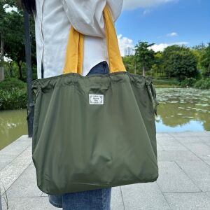 Modische Monochrome Umhängetasche mit großer Kapazität 136291720 - Mode & Kleidung