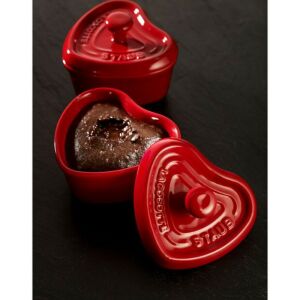 Staub 40511092 Szív alakú kerámia tepsi, Muffinhoz és szufléhez, 10 cm, 200 ml, 300 C-ig, Piros 123755472 - Staub