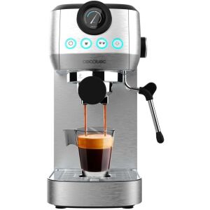 Cecotec Power Espresso 20 Steel Pro eszpresszó készítés közben - Cecotec