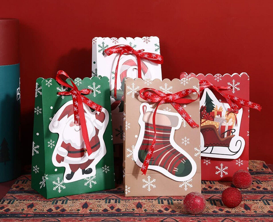 Set de 8 pungi cadou pentru Craciun FUSEY, multicolor, hartie, 18,5 x 12 cm