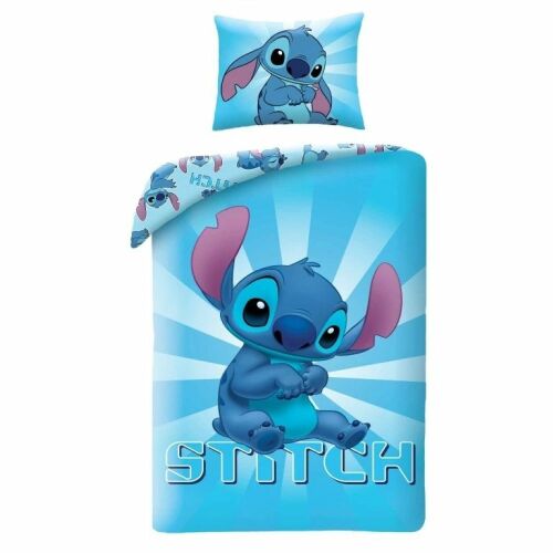 Комплект детско спално бельо Stitch Blue, с син герой Stitch на син фон с бели лъчи, включва калъфка за завивка и калъфка за възглавница