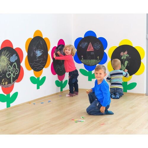 Vidám Virág virág alakú krétatábla készlet gyerekeknek, színes rajztáblák használat közben