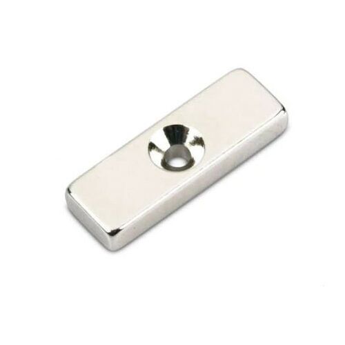 30mm x 10mm x 5mm Neodímium blokk mágnes lyukkal - Mágnesező
