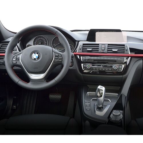 Интериор на BMW Seria 3 (2016-2019) с монтиран протектор за навигационен екран Duragon