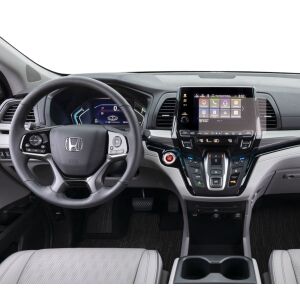 Duragon navigációs képernyővédő fólia felszerelve egy Honda Odyssey 2020-2024 műszerfalára. - Autóelektronika