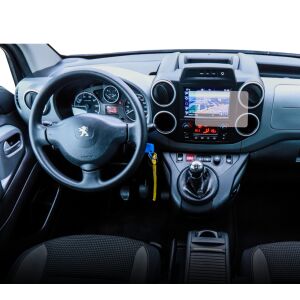 Folia ochronna na ekran nawigacji Duragon zainstalowana na desce rozdzielczej Peugeot Partner 2018-2023 - Radio samochodowe