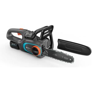 Gardena PowerSaw 250/18V akkumulátoros láncfűrész fehér háttérrel - Gardena