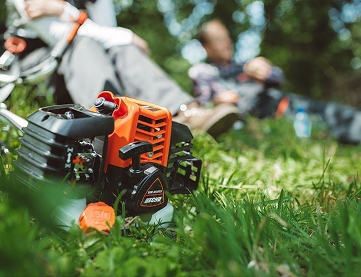 ECHO SRM-3021TES/U benzines bozótvágó