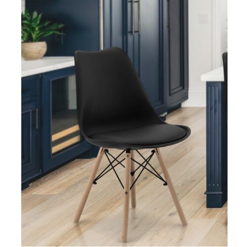 Fekete étkező szék fa lábakkal, modern skandináv dizájn