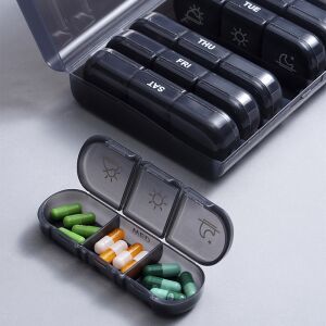 Organizator de pilule KipHome pentru 7 zile cu 21 compartimente, negru, arată compartimente individuale cu pilule - Îngrijire la domiciliu