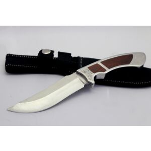 Finka Foxter vadászkés rozsdamentes acél pengével és fa markolattal, részletesen gravírozott mintával, fekete tokjával együtt. - Vadászat