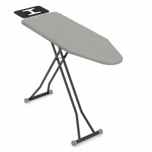 Sivá žehliaca doska s čiernymi kovovými nohami a malým čiernym podnosom na vrchu - Pranie