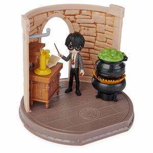 Harry Potter Magical Minis varázslatos bájitaltanterem játékkészlet Harry Potter figurával, üsttel és íróasztallal - Spin Master