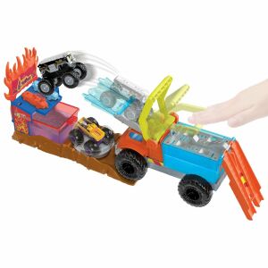 Zestaw do zabawy Hot Wheels Monster Trucks Arena Smashers Color Shifters 5-Alarm Rescue z ciężarówką, rampą i ogniskiem - Mattel