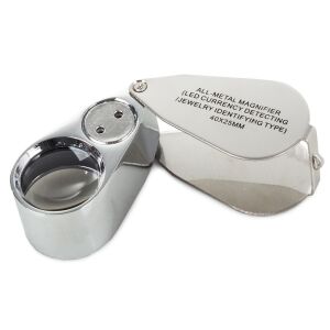 Összecsukható nagyító LED és UV fénnyel, fém keret 40x nagyítás