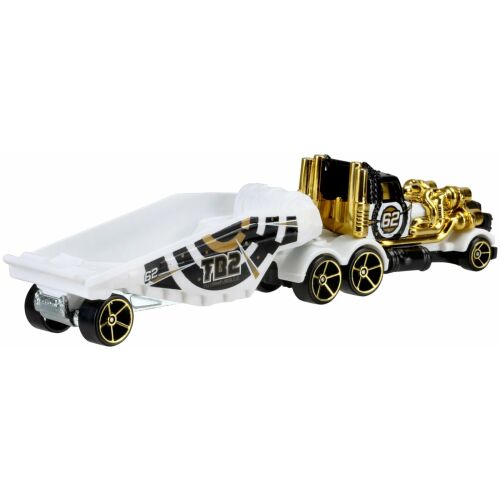 Hot Wheels Turbo Beast játék teherautó, fehér és arany színben, pótkocsival, 3/4-es nézet