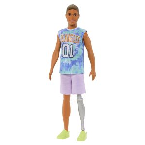 Păpușa Ken Barbie Fashionistas cu picior protetic, vedere frontală - Mattel Baba