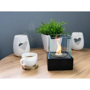 Freistehender Smart Bio Ethanol Kamin mit Zubehör auf einem Tisch - Bio-Kamine
