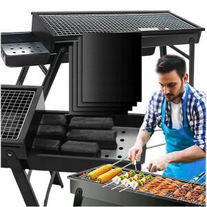 Koláž čierneho grilu na drevené uhlie s osobou, ktorá griluje jedlo, zobrazuje funkcie grilu a ako sa dá použiť - Záhradné grily, pece