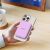 Tech-Protect PB11 LifeMag lila power bank iPhone-hoz csatlakoztatva kézben