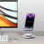 Tech-Protect Qi15W-A39 Mágneses Vezeték Nélküli Töltő irodai környezetben iPhone-t és AirPods-ot töltve
