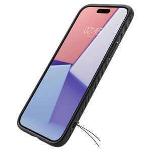 Spigen Liquid Air Matte Black iPhone 15 Case na telefonie - Widok pod kątem - Spigen