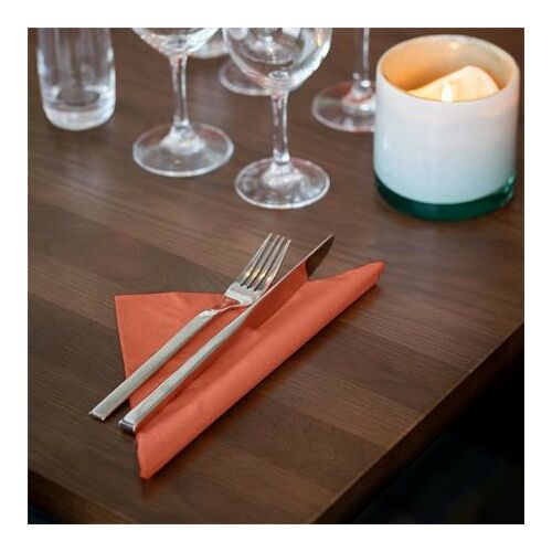 Tork terrakotta ebéd szalvéta asztali környezetben