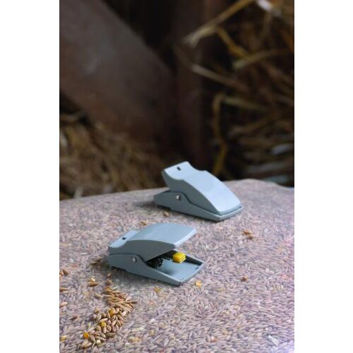 Műanyag egérfogó csalival 2 db