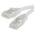 Cablu patch EMOS, alb, 1 metru, CAT5E, UTP, conectori RJ45, imagine de aproape a conectorilor