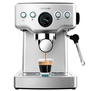 Cecotec Power Espresso 20 Barista Mini making espresso - Bean-to-cup coffee machines